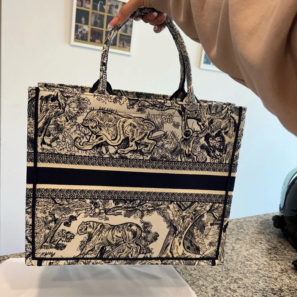 Navy Dior book  Tote !!💙 - Picture 4 of 10